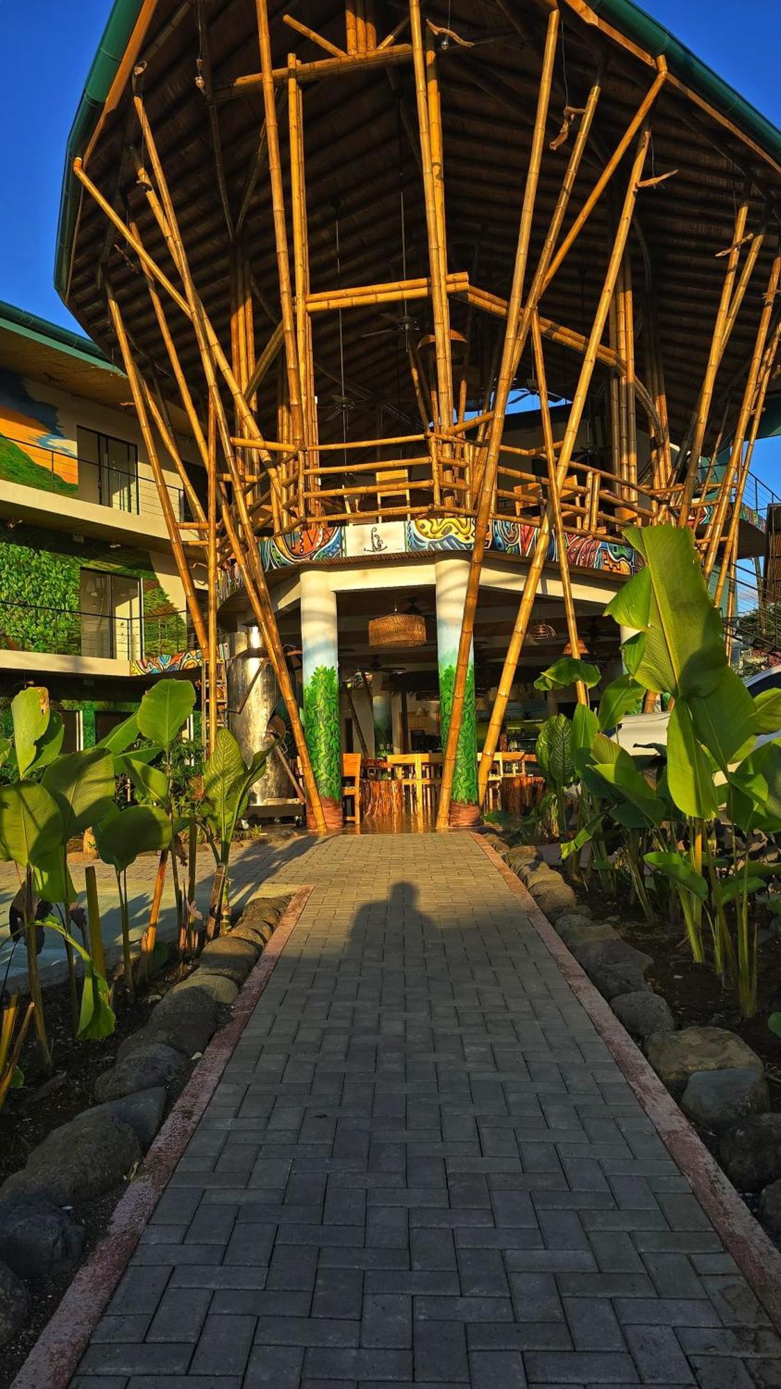 Bonding Coffee Roaster Cafe & Hotel Quepos Exteriör bild