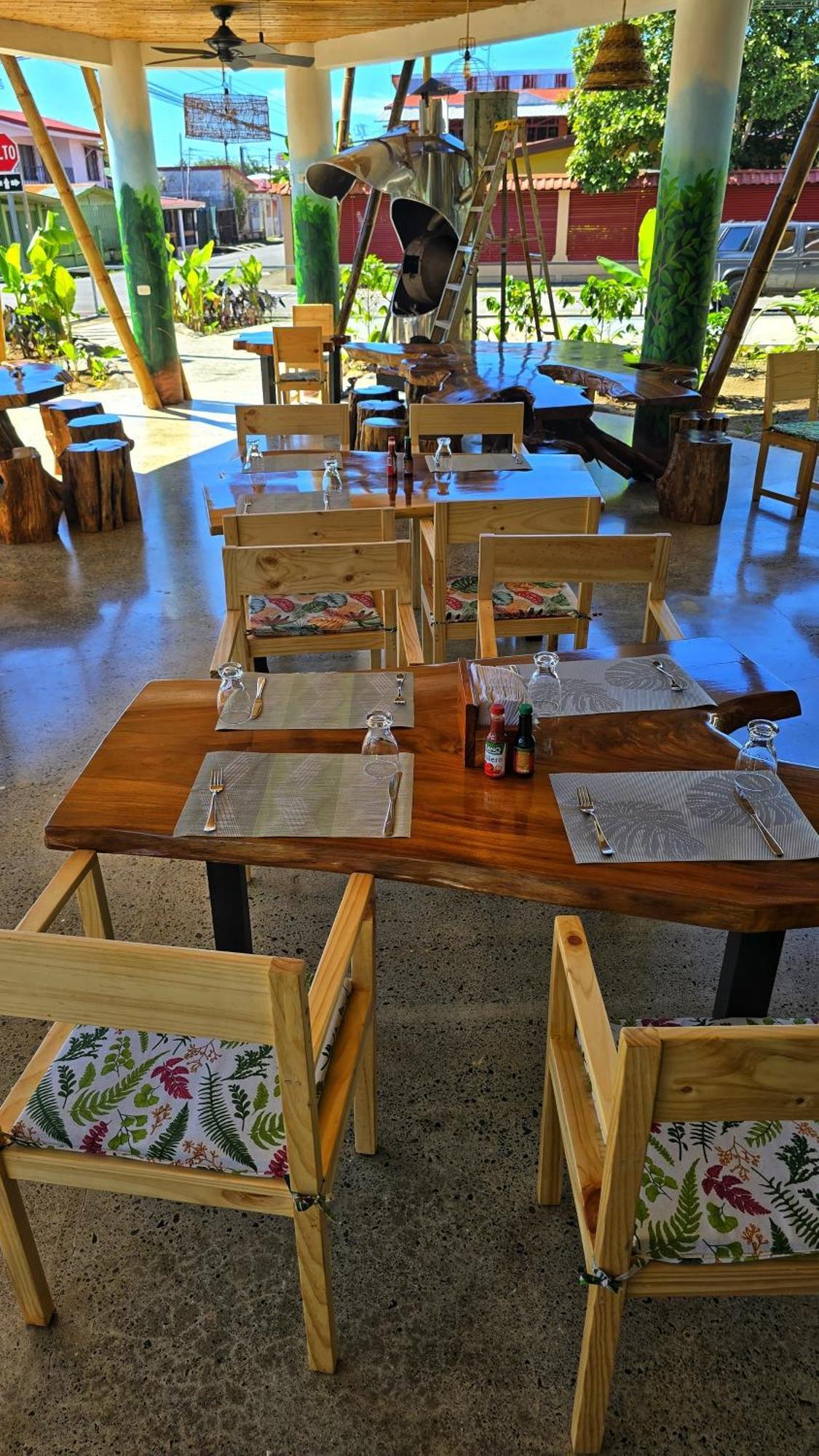 Bonding Coffee Roaster Cafe & Hotel Quepos Exteriör bild