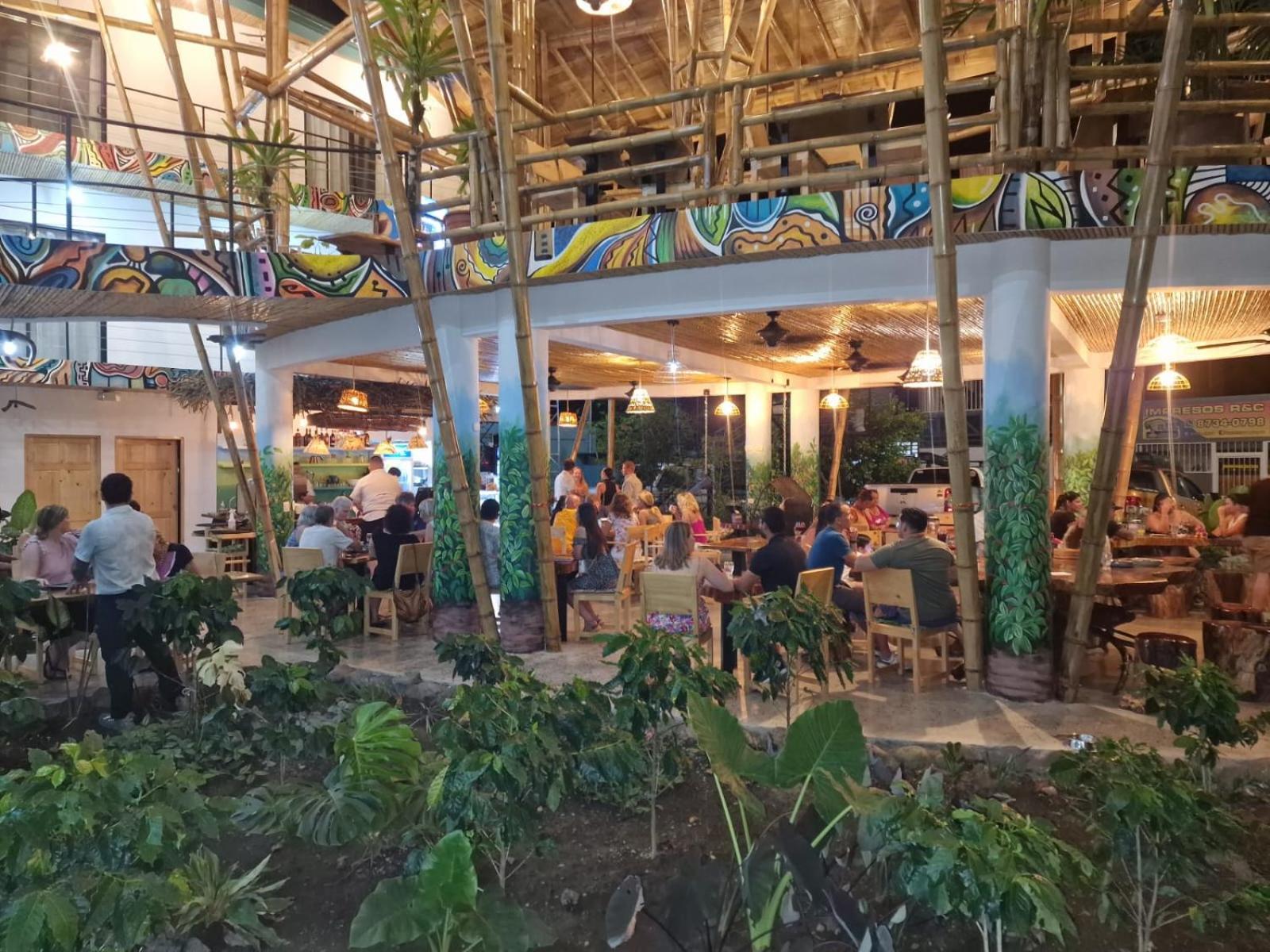Bonding Coffee Roaster Cafe & Hotel Quepos Exteriör bild