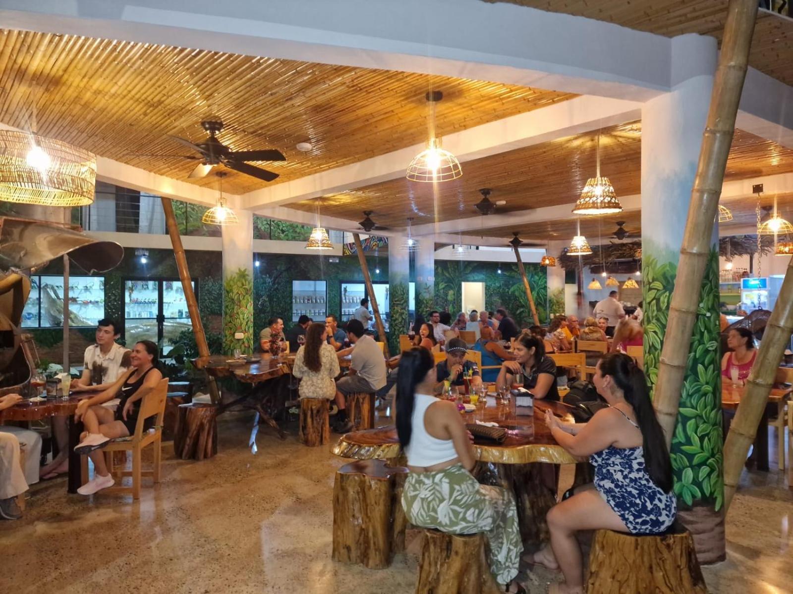 Bonding Coffee Roaster Cafe & Hotel Quepos Exteriör bild