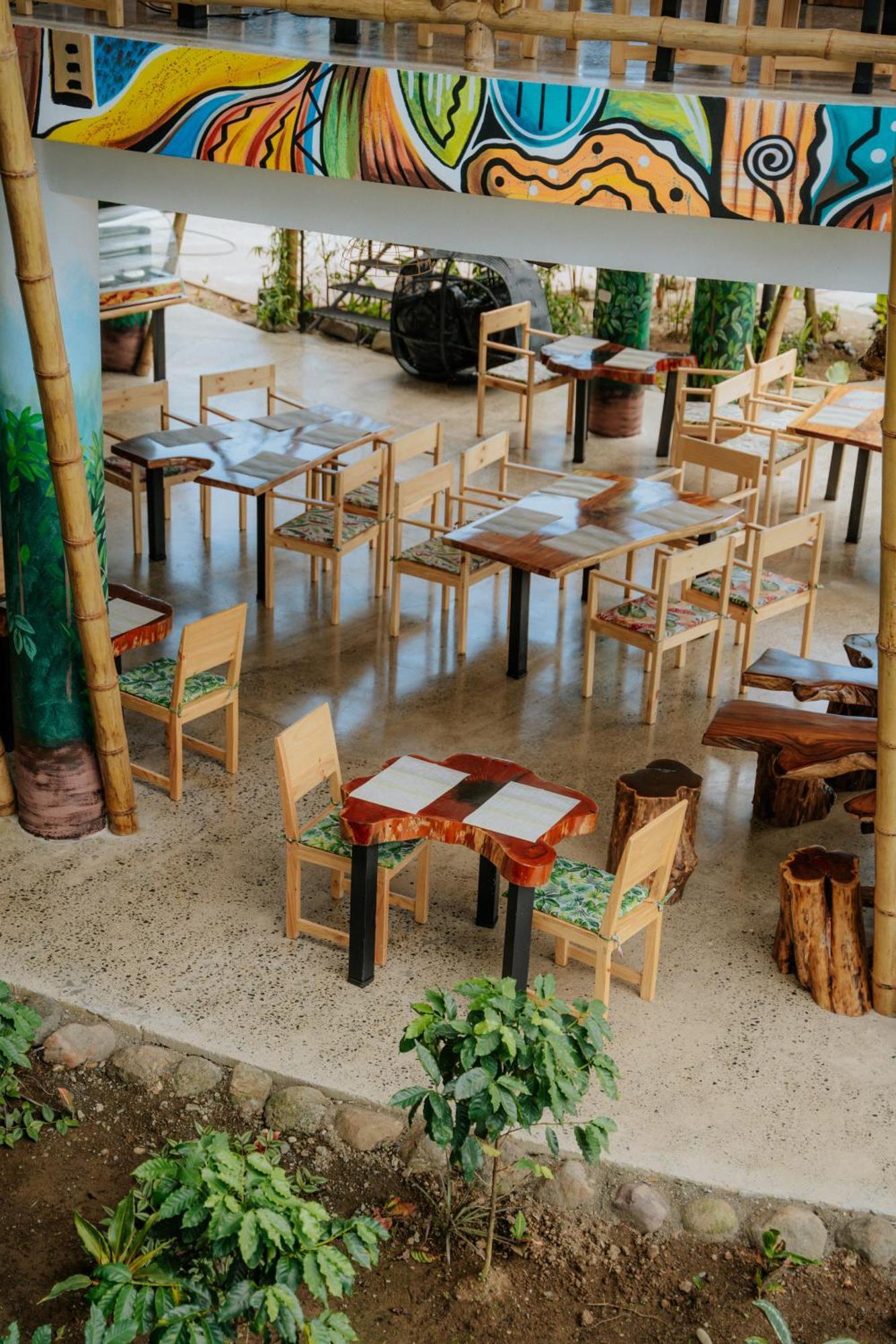 Bonding Coffee Roaster Cafe & Hotel Quepos Exteriör bild